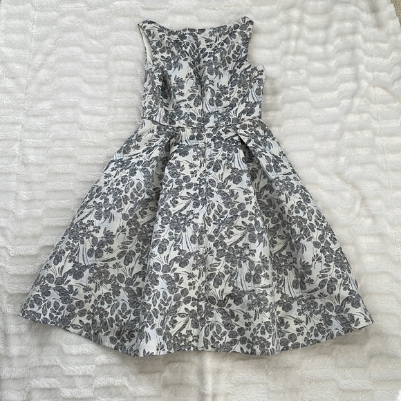 Maggy London - Picture 4 of 5